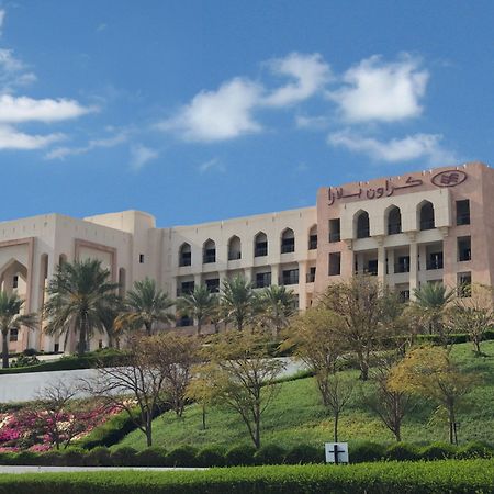 Отель Crowne Plaza Sohar By Ihg Экстерьер фото