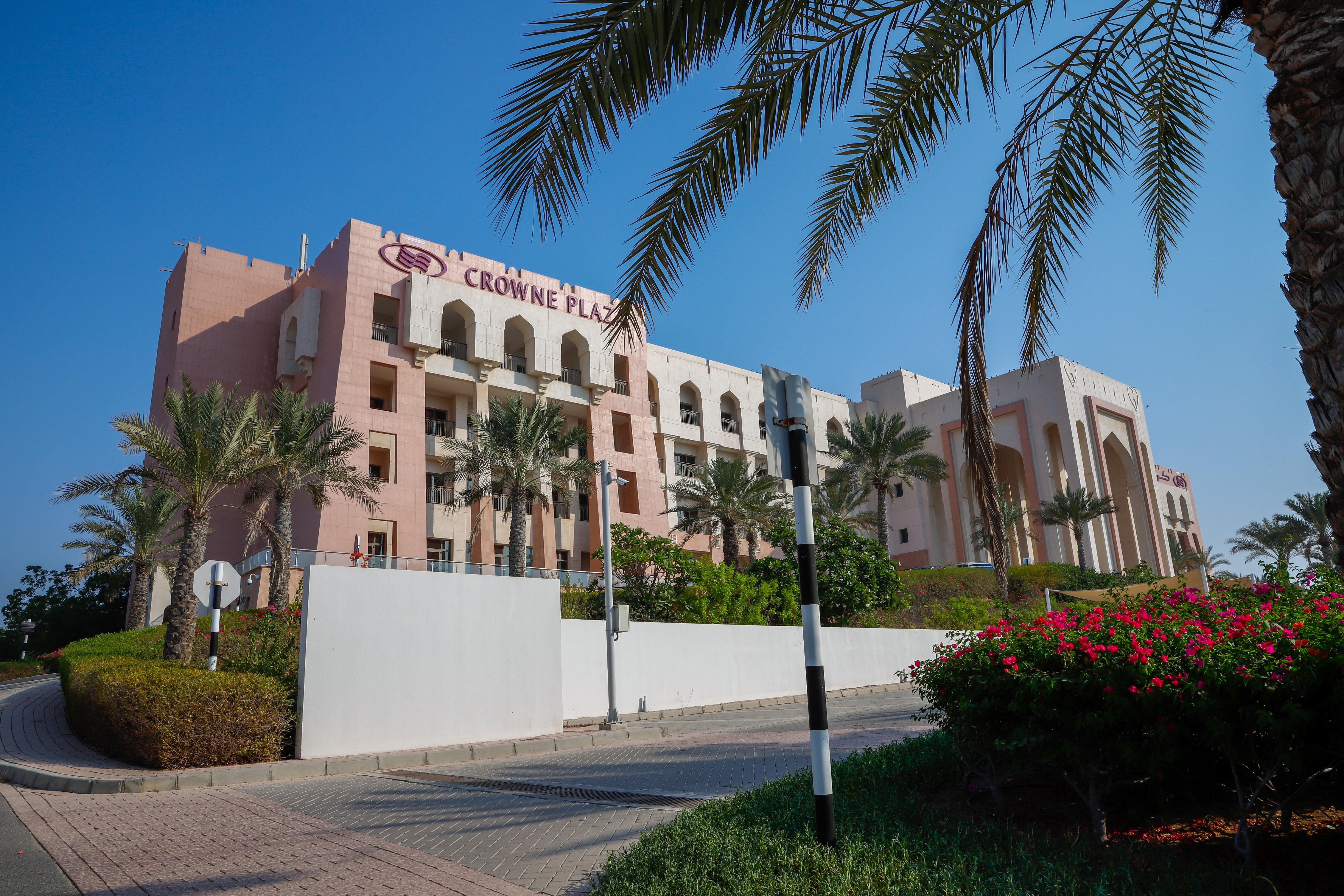 Отель Crowne Plaza Sohar By Ihg Экстерьер фото