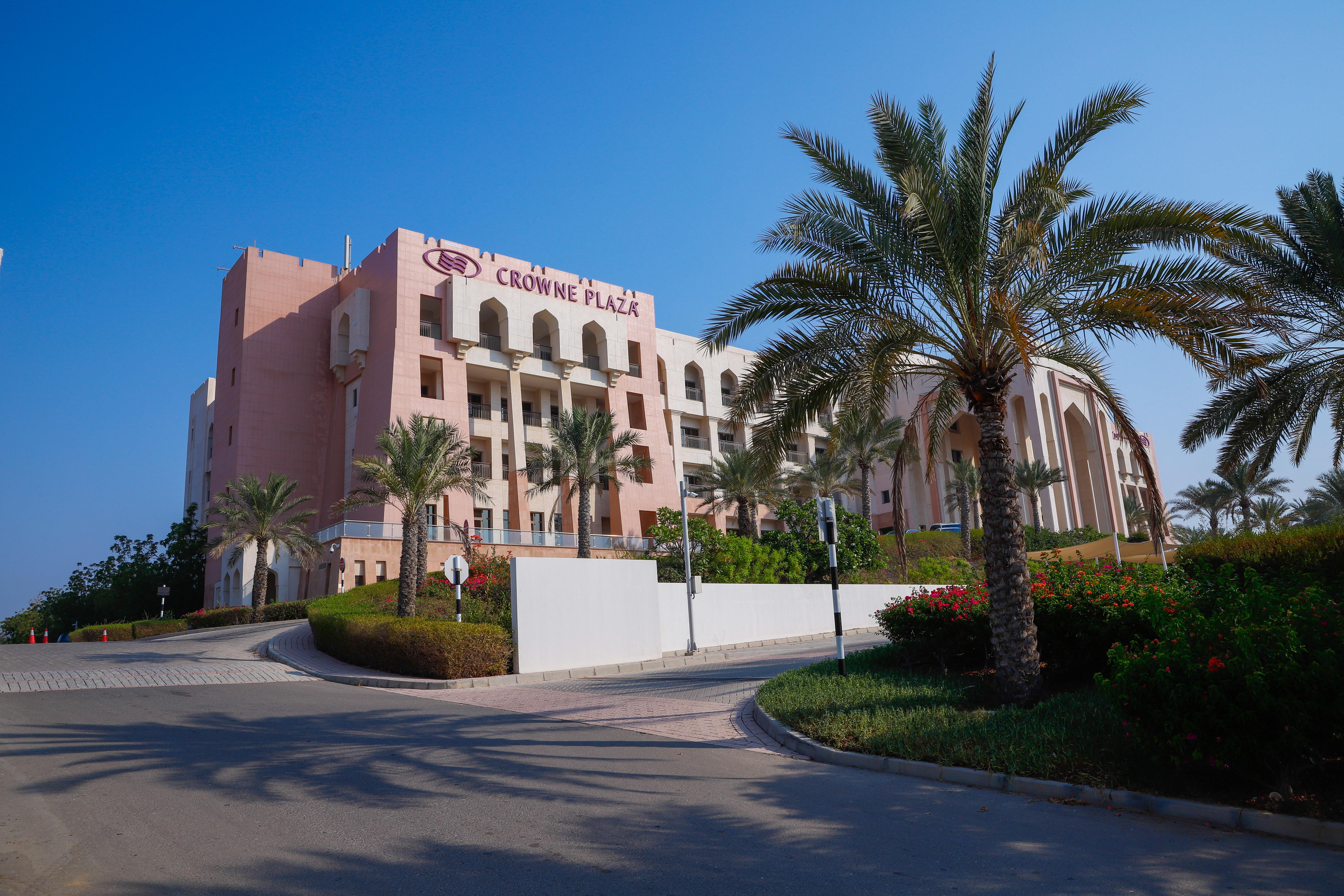 Отель Crowne Plaza Sohar By Ihg Экстерьер фото