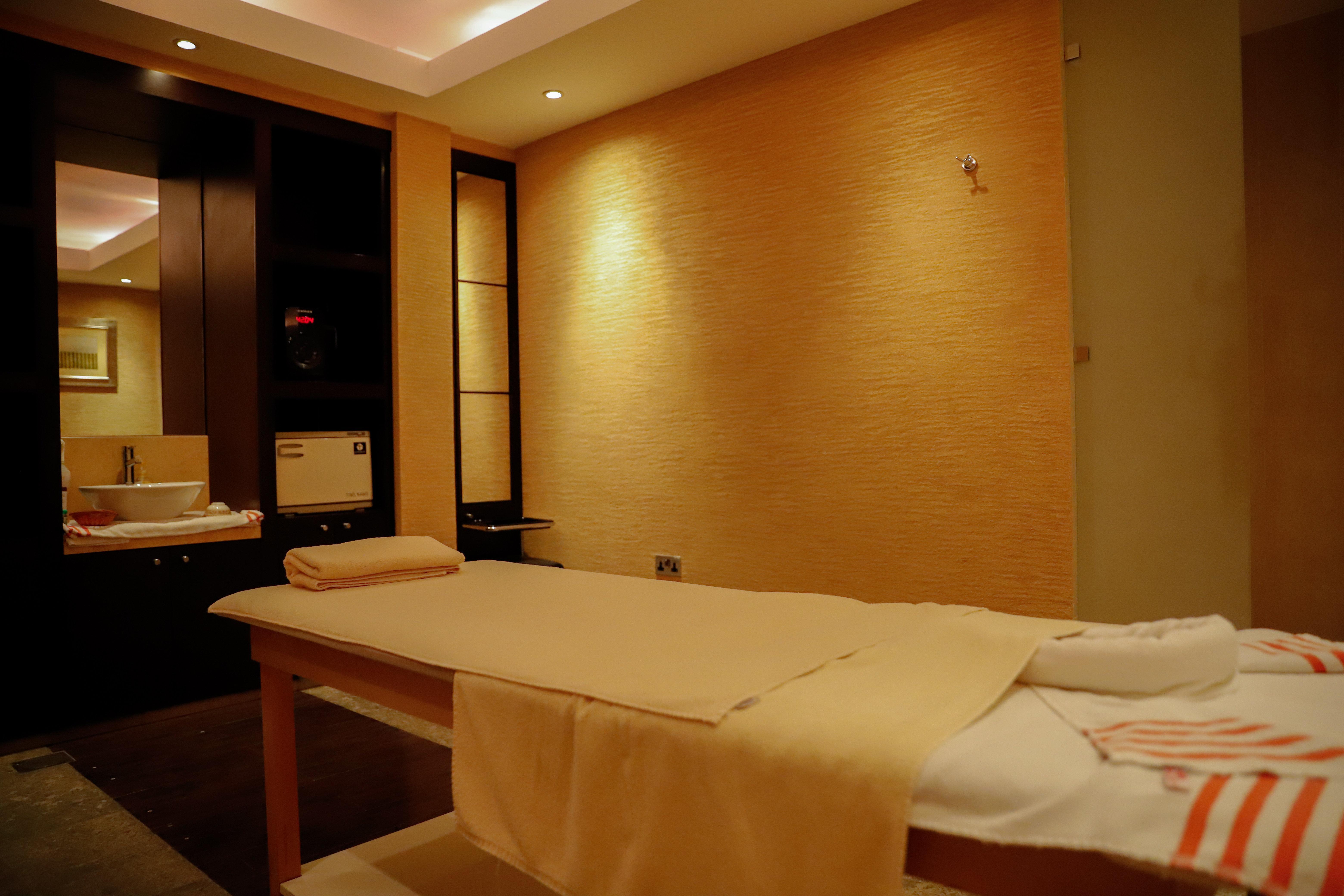 Отель Crowne Plaza Sohar By Ihg Экстерьер фото