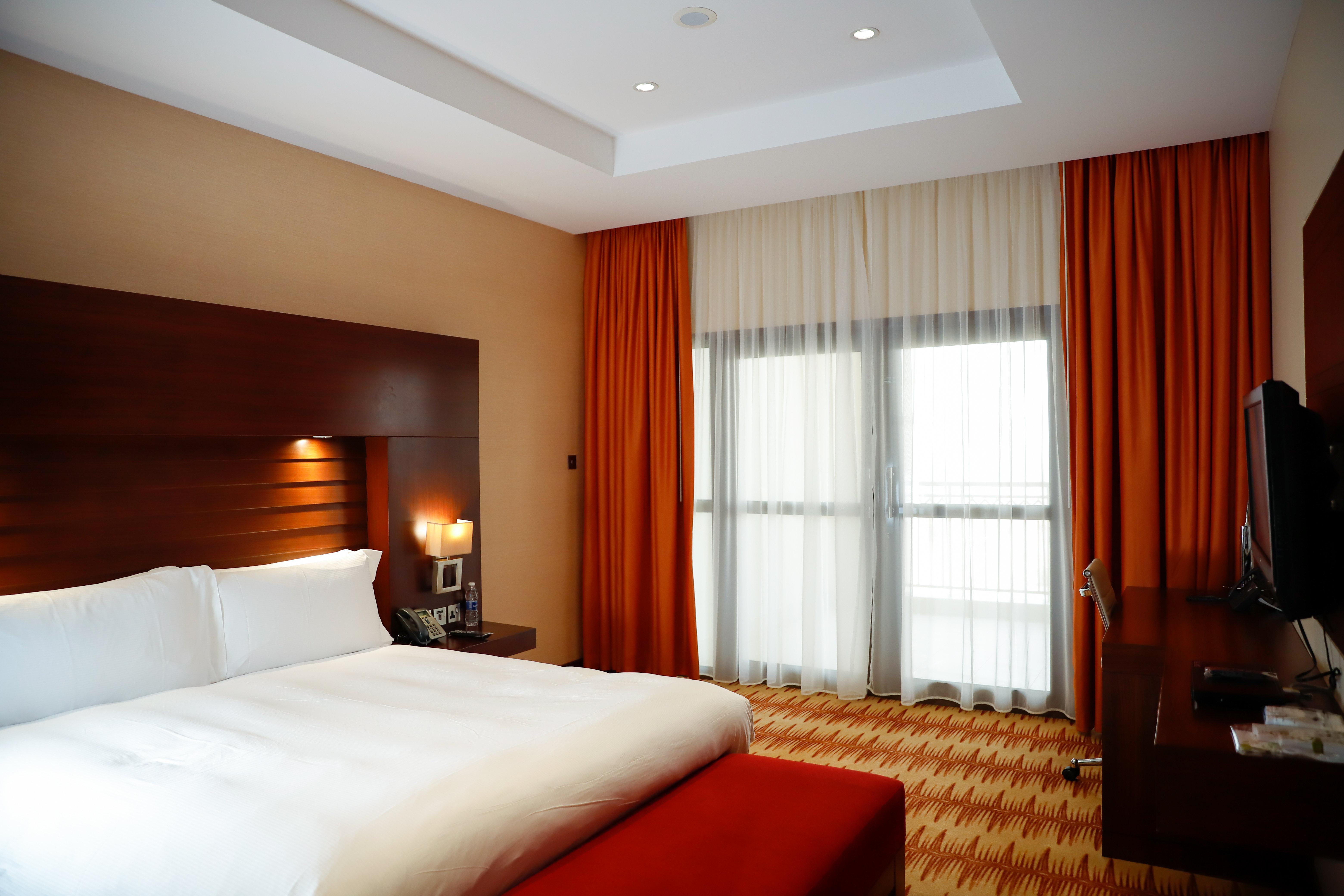 Отель Crowne Plaza Sohar By Ihg Экстерьер фото