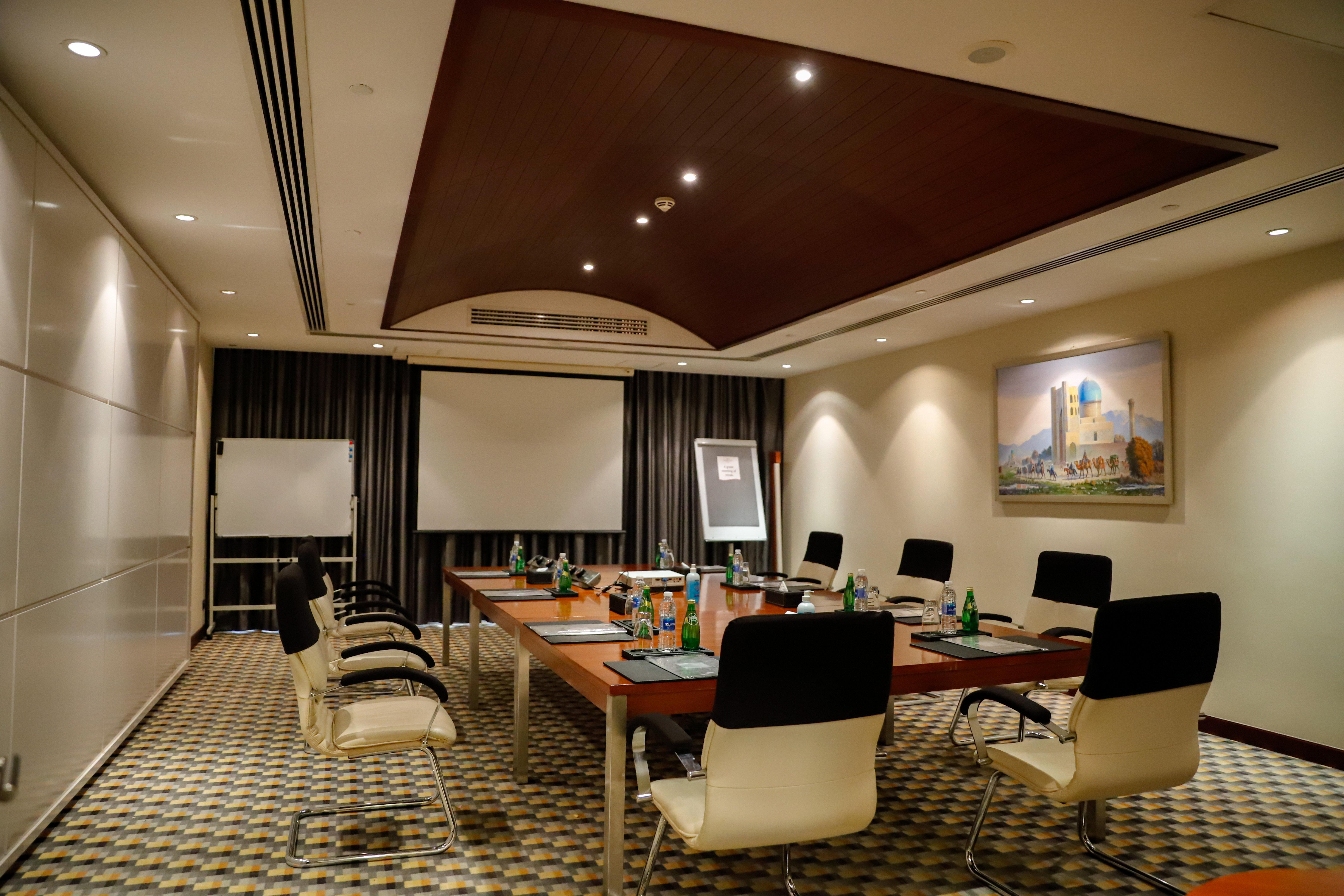 Отель Crowne Plaza Sohar By Ihg Экстерьер фото