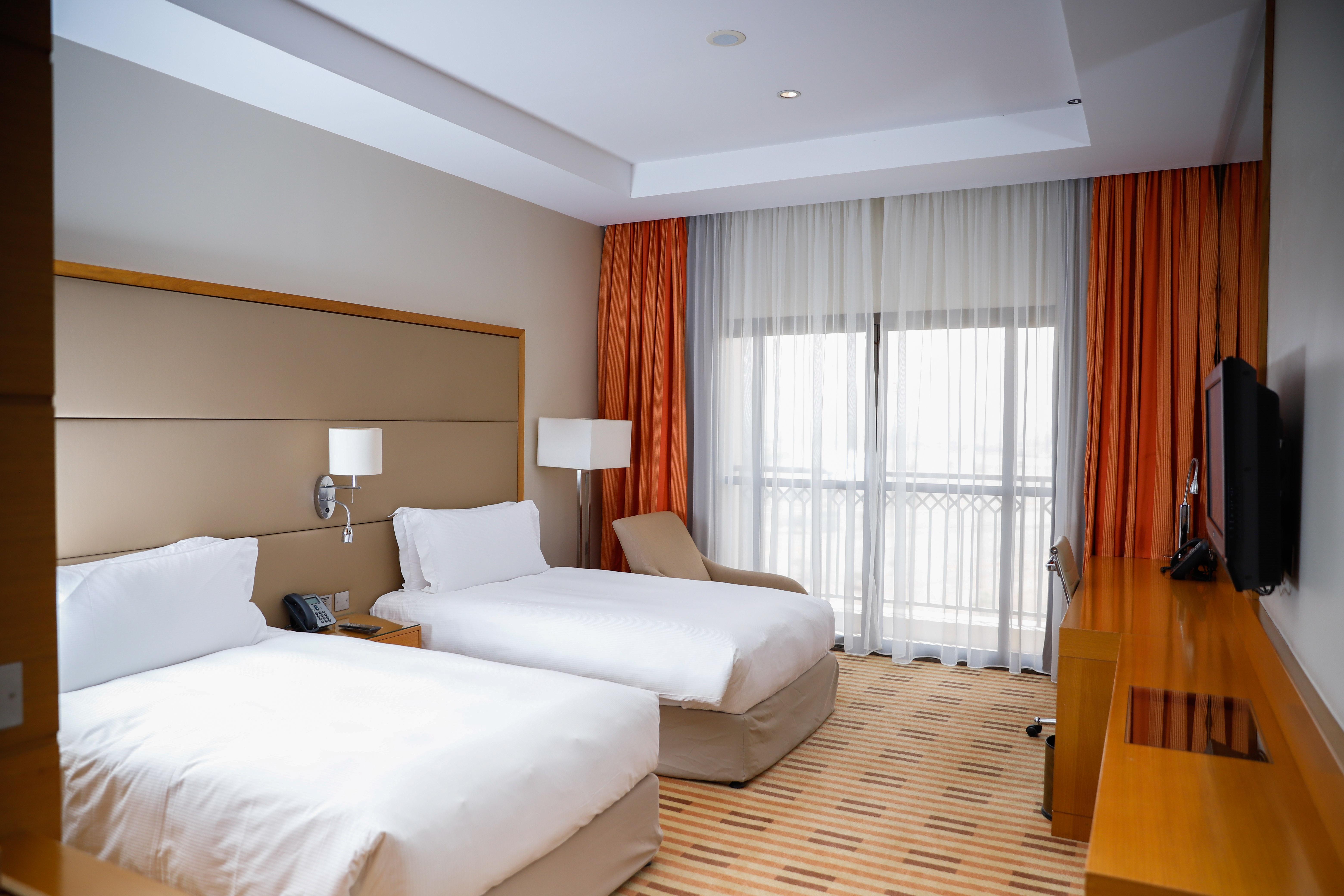 Отель Crowne Plaza Sohar By Ihg Экстерьер фото